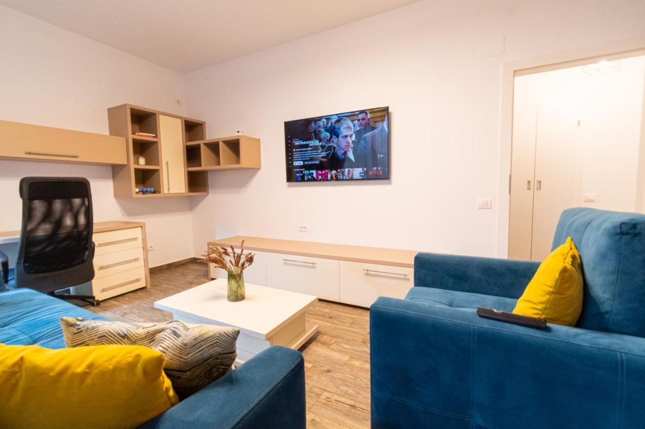 Yan Apartment - Near Mall & Free Private Parking 布拉索夫 外观 照片