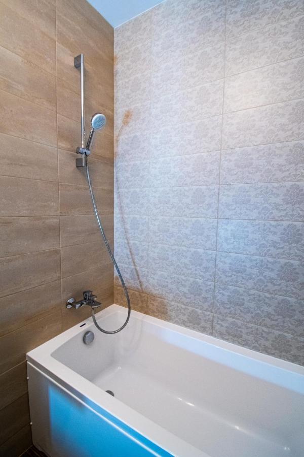 Yan Apartment - Near Mall & Free Private Parking 布拉索夫 外观 照片